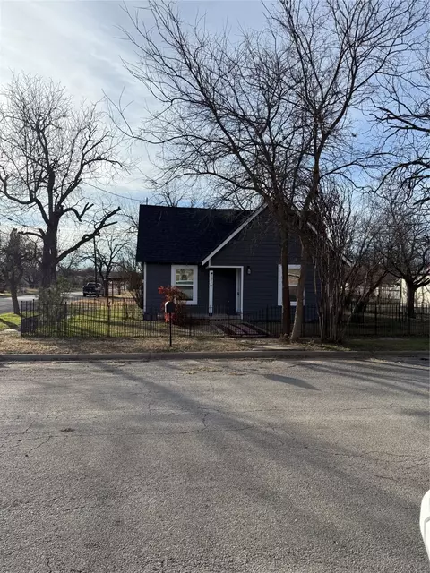 1516 S Frio St, Coleman, TX 76834