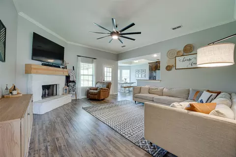 552 Laurel Dr, Wills Point, TX 75169