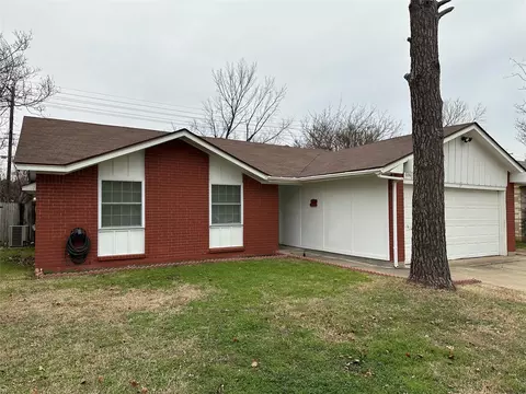 636 Dewberry Dr, Lewisville, TX 75067
