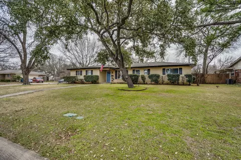 1215 Wedgewood Dr, Cleburne, TX 76033