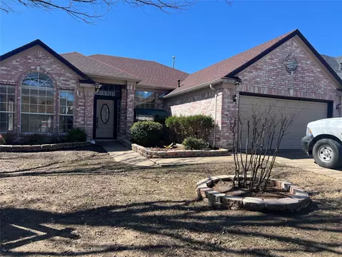 806 Mckenzie Pl, Arlington, TX 76018