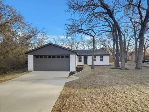 2340 Bluebird Ct, Grapevine, TX 76051