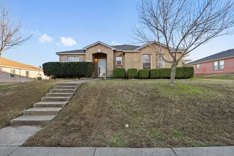 616 Snapdragon Ln, Desoto, TX 75115