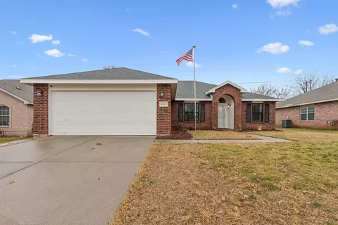 8313 Clearbrook Dr, Fort Worth, TX 76123