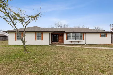 116 Heritage Dr, Burleson, TX 76028