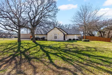 652 Holly Dr, Burleson, TX 76028