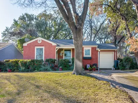 2072 W Lotus Ave, Fort Worth, TX 76111