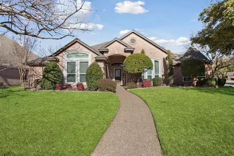 6029 Iron Horse Dr, North Richland Hills, TX 76148