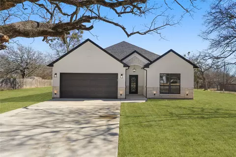1005 S Fannin St, Alvarado, TX 76009