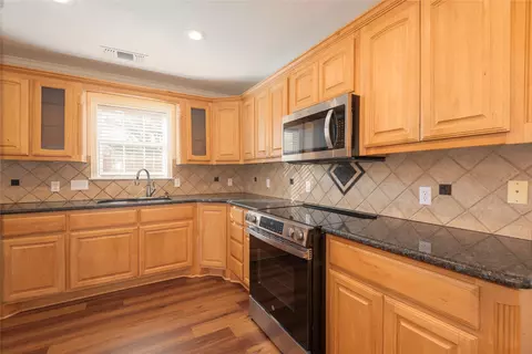 806 S Western Hills Dr, Howe, TX 75459