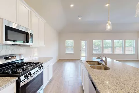 3312 Goshawk Dr, Denton, TX 76208 photo 3