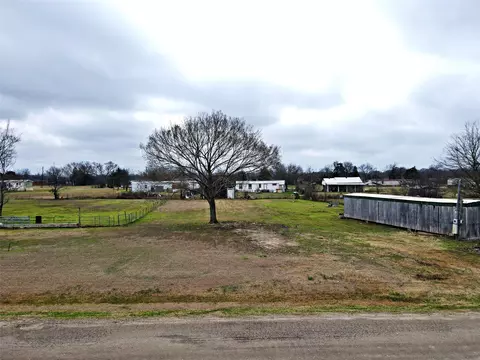 664 Smith Cir, Point, TX 75472 photo 2