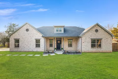 304 Bradley St, Tioga, TX 76271