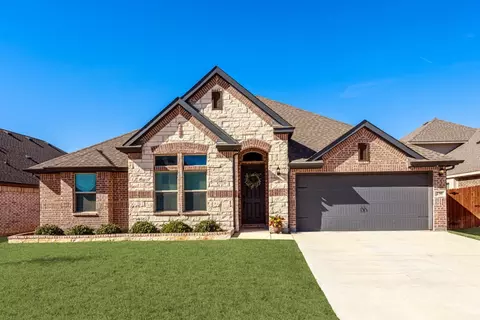 230 Clairmont Dr, Ponder, TX 76259