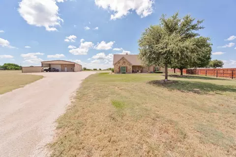 216 Canyon Dr, Decatur, TX 76234