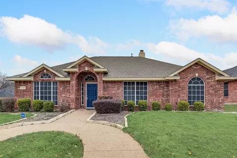 2235 W Thoroughbred Dr, Lancaster, TX 75146