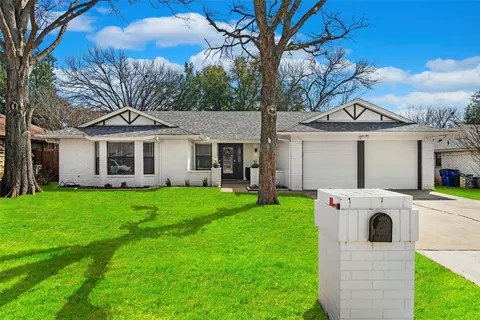 1014 Almond Dr, Mansfield, TX 76063