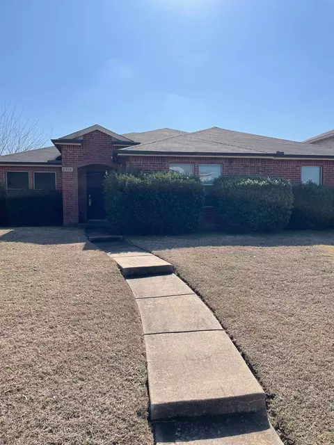 1336 Bumble Bee Dr, Lancaster, TX 75134