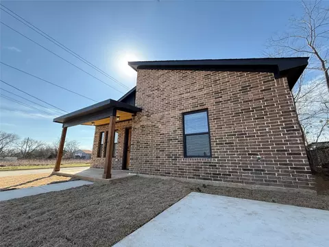 313 Church St, Whitesboro, TX 76273