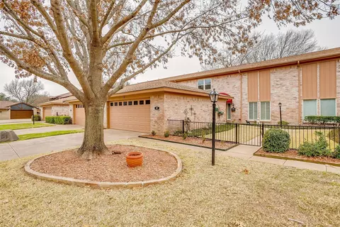97 One Main Pl, Benbrook, TX 76126