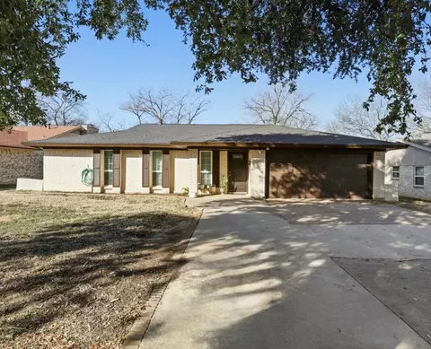 1622 Brent Ct, Grand Prairie, TX 75051