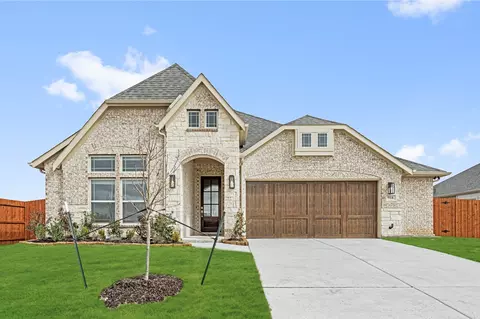 918 S Bluebird Ln, Midlothian, TX 76065