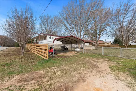2001 Island Cir, Tool, TX 75143 photo 21