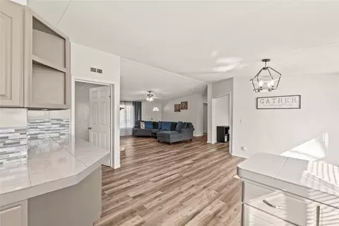 2001 Island Cir, Tool, TX 75143 photo 9