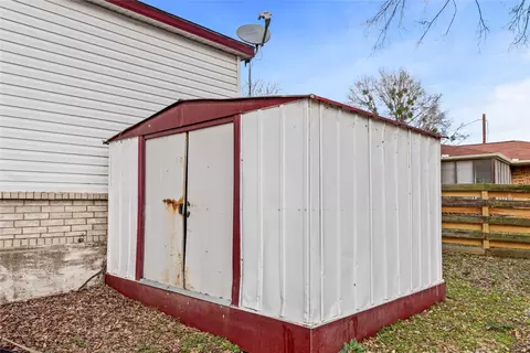 2001 Island Cir, Tool, TX 75143 photo 24
