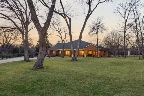 2901 Corkwood Cir, Flower Mound, TX 75022