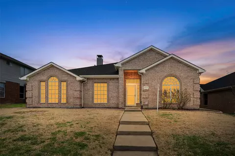 2512 Walnut Creek Dr, Mesquite, TX 75181