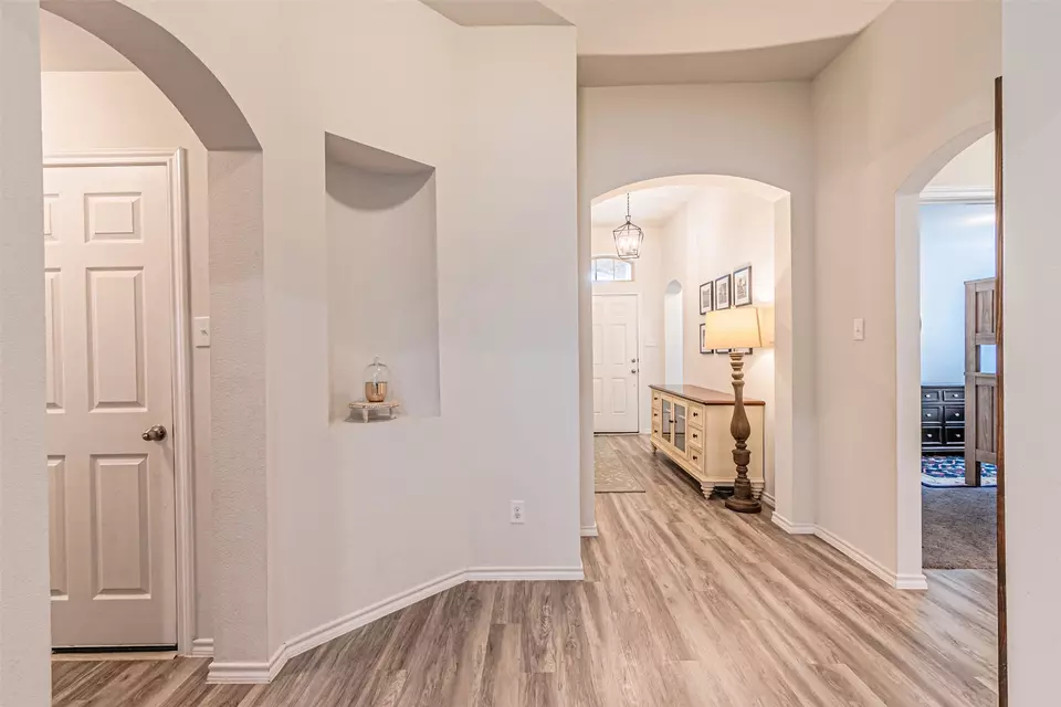 Entry Way - 2576 Hadley St, Weatherford, TX 76087 photo 2 of 4
