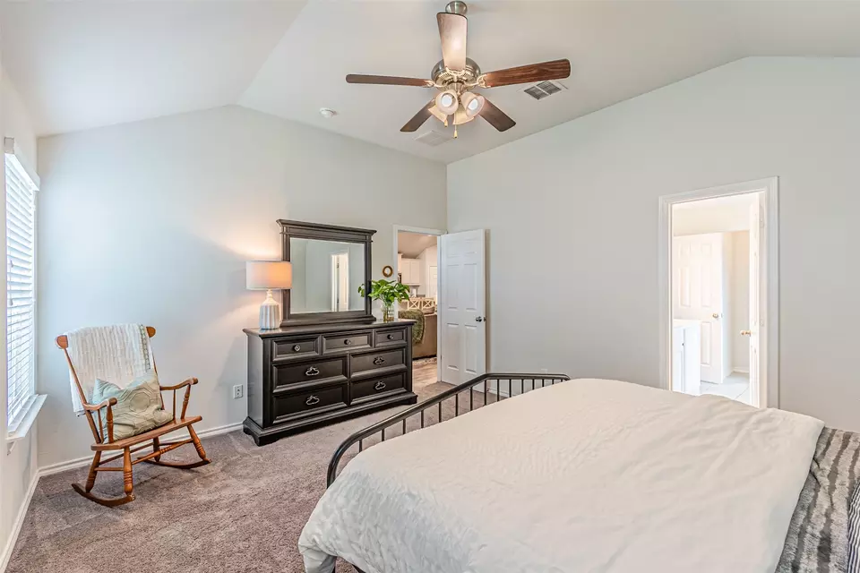Bedroom - 2576 Hadley St, Weatherford, TX 76087 photo 6 of 7