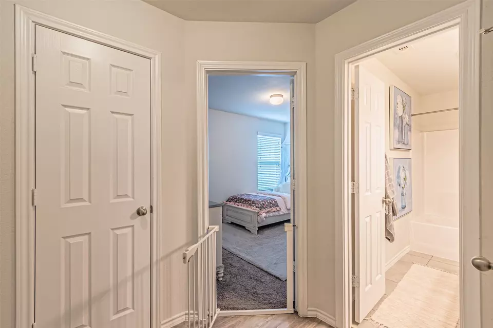 Entry Way - 2576 Hadley St, Weatherford, TX 76087 photo 3 of 4