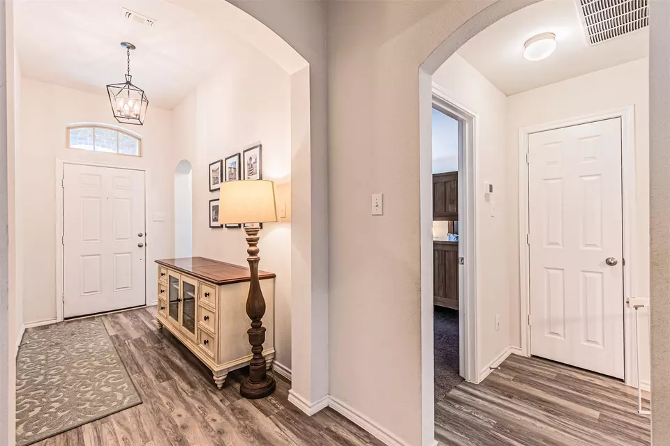 Entry Way - 2576 Hadley St, Weatherford, TX 76087 photo 1 of 4