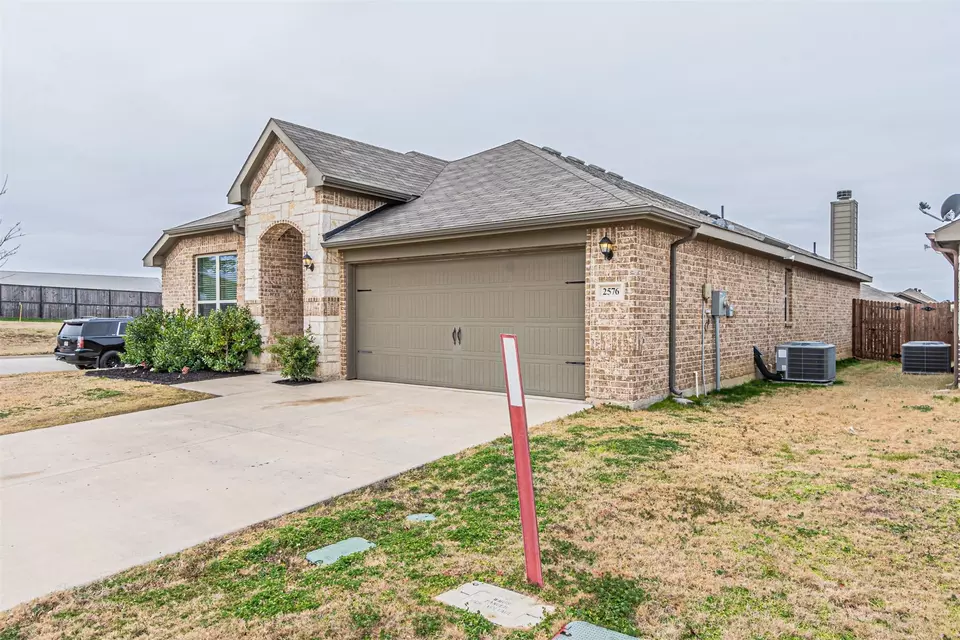 Exterior - 2576 Hadley St, Weatherford, TX 76087 photo 2 of 7