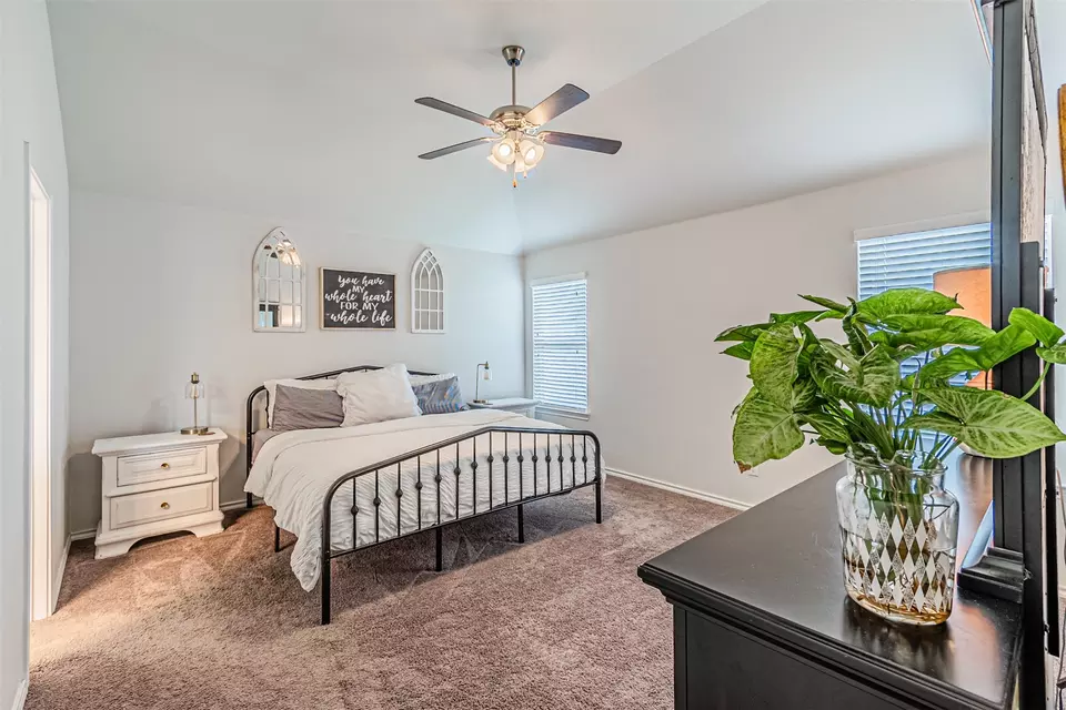 Bedroom - 2576 Hadley St, Weatherford, TX 76087 photo 5 of 7