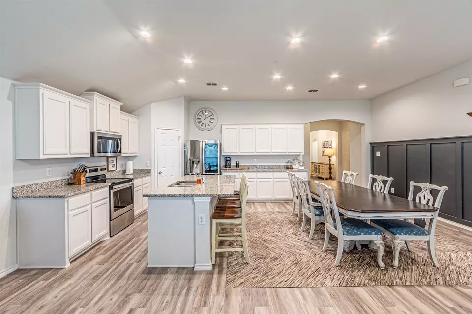 Kitchen - 2576 Hadley St, Weatherford, TX 76087 photo 3 of 3