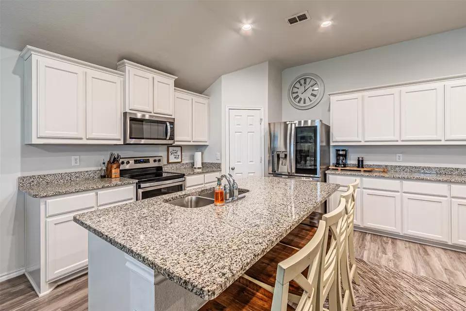 Kitchen - 2576 Hadley St, Weatherford, TX 76087 photo 2 of 3