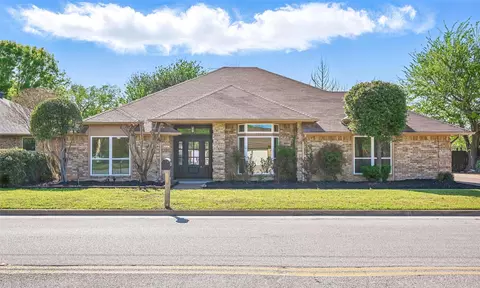 3725 Murphy Dr, Bedford, TX 76021