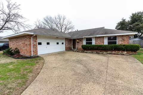 914 Greenbriar Dr, Garland, TX 75043