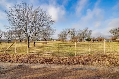 900 S Briaroaks Rd, Cleburne, TX 76031