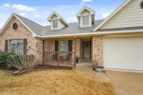 817 Ridgecrest Ct, Aubrey, TX 76227