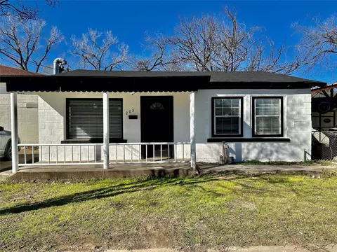 205 Heath St, Cleburne, TX 76031