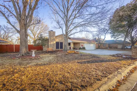 725 Owens Dr, Crowley, TX 76036