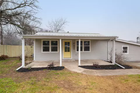 633 E Columbia Dr, Azle, TX 76020