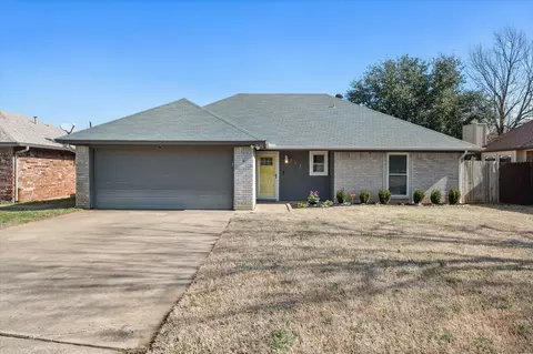 922 Meadowlark Dr, Mansfield, TX 76063