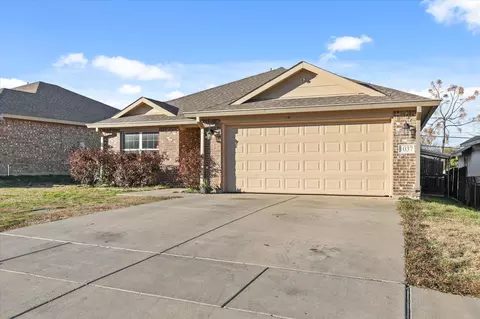 1037 E Powell Ave, Fort Worth, TX 76104