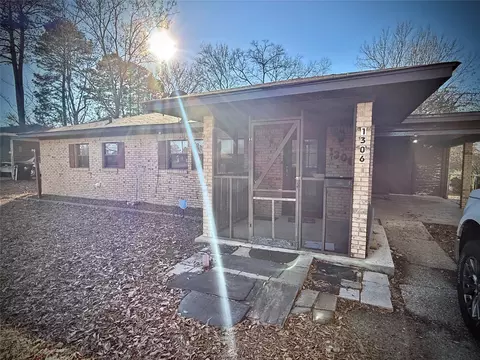 Exterior - 1306 4th St SE, Springhill, LA 71075 photo 2 of 4