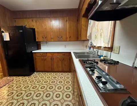 Kitchen - 1306 4th St SE, Springhill, LA 71075 photo 1 of 4